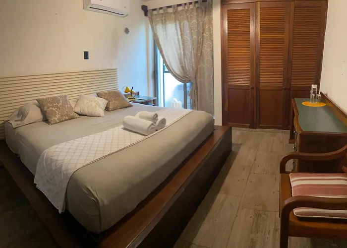 Ocean View Playa Del Nino Rooms & Apartments
